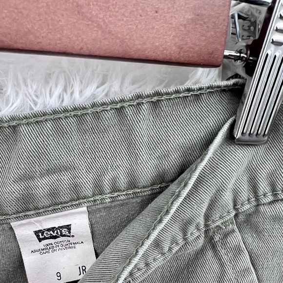 Women’s Levi’s Chino Shorts - Picture 2 of 9